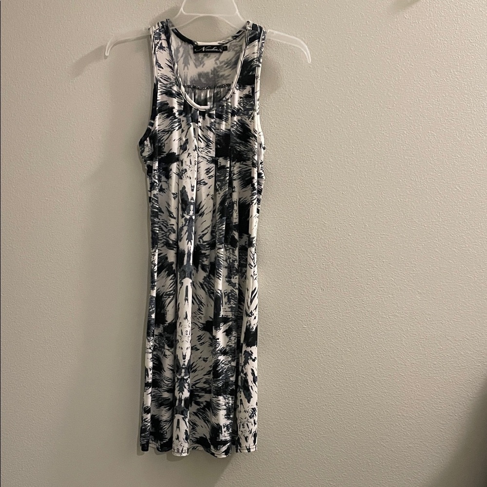 Neesha Black & White Abstract Print Sleeveless Midi Dress